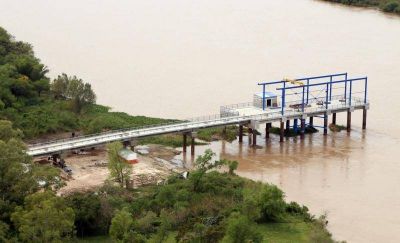 Trabajan para reponer el agua en una vasta zona de Santo Tom�