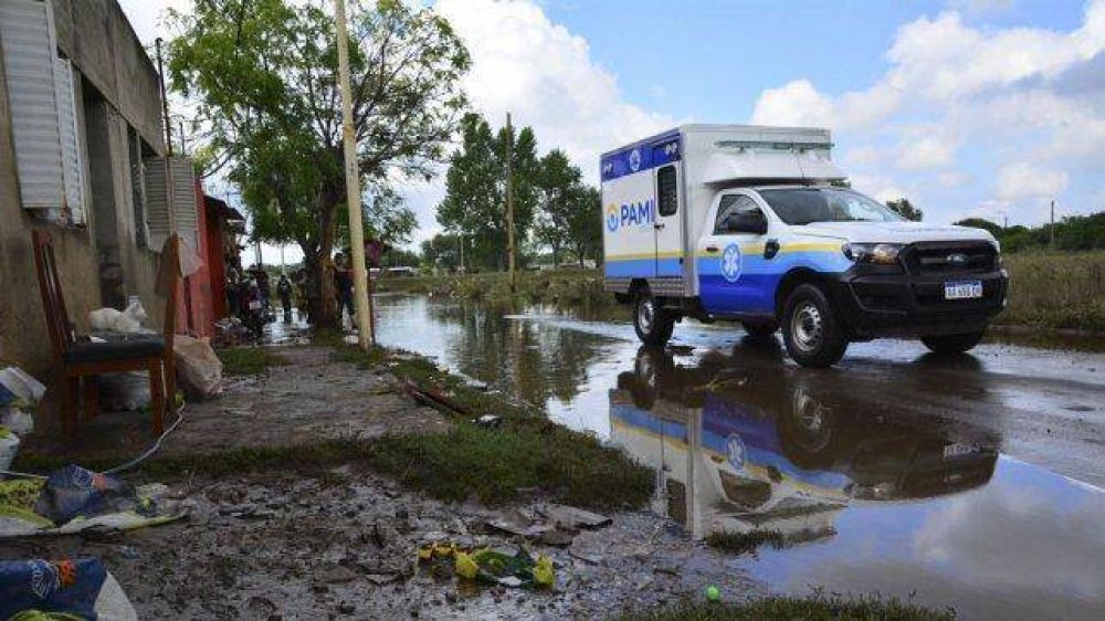 Ms de 300 evacuados esperan que baje el agua para volver a sus casas