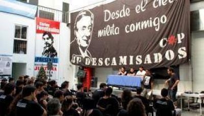 Descamisados realiza su brindis de fin de a�o con V�ctor Santa Mar�a