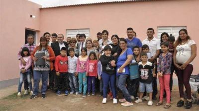 Entregaron viviendas en la localidad de Pozo Hondo