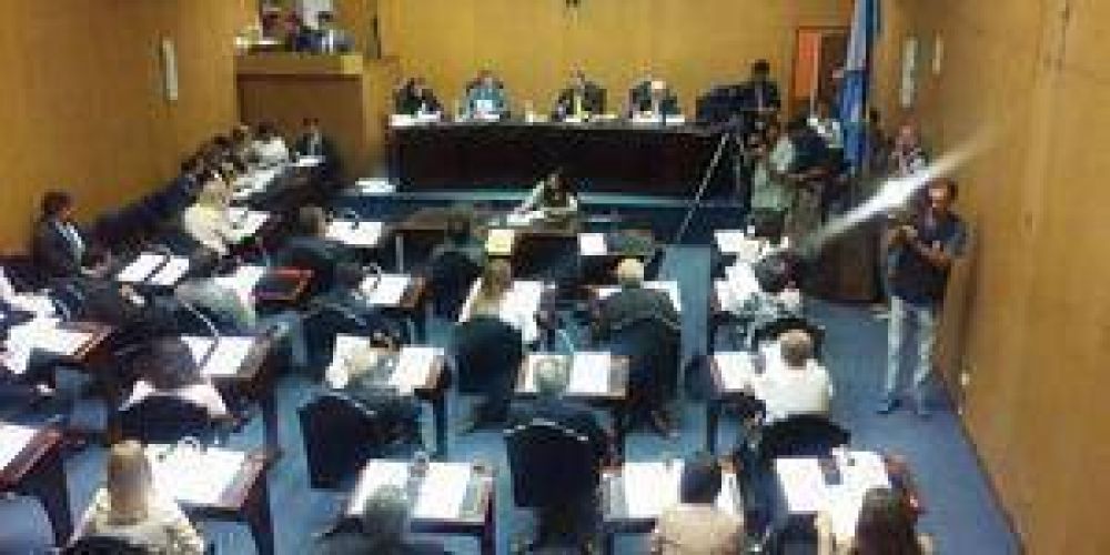 Sesión Express: Impuestazo a pedido del Poder Ejecutivo ayer en la Legislatura provincial