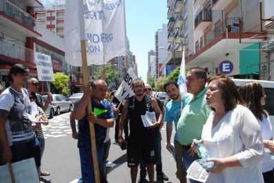 Gastron�micos: �O pagan el bono de $ 2000 o iremos a escracharlos uno por uno�