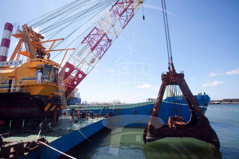 Provincia reconoce demoras en la obra de dragado del Puerto