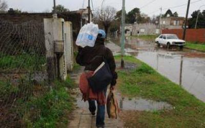 Comenz� el regreso a casa de los afectados por las inundaciones