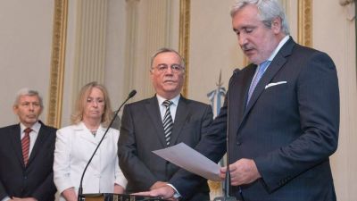 Una nueva era en la Justicia: Conte Grand jur� como procurador