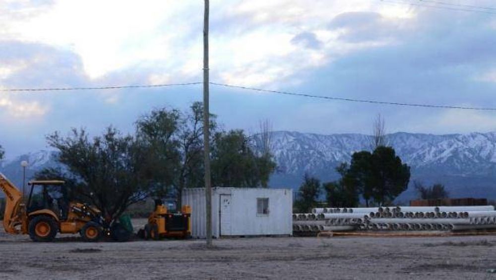 Llega el agua potable al sur de J�chal con un aporte millonario de Gualcamayo