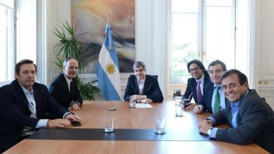 En medio de rumores sobre m�s salidas, Marcos Pe�a sali� a respaldar a un alto funcionario