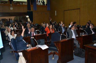 �El impuestazo es innecesario, se podr�a recaudar m�s controlando el comercio ilegal�