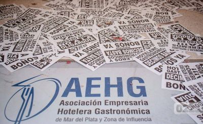 Luego del escrache, gastron�micos lograron un incremento salarial para el verano