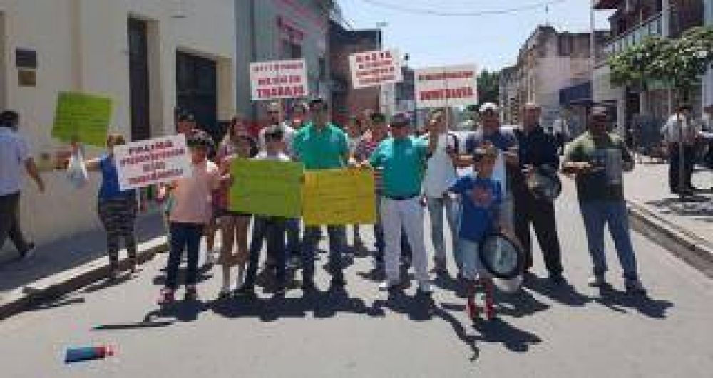 Cesanteados de la Secretara de Trabajo protestaron contra Palina