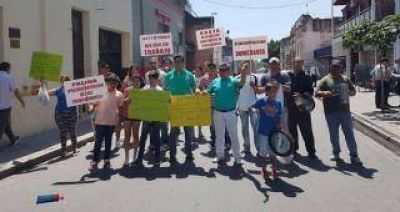 Cesanteados de la Secretar�a de Trabajo protestaron contra Palina