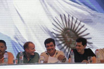 La C�mpora celebr� el reparto del Peronismo y el espaldarazo a Cristina