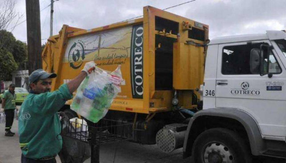 Recolectores de basura consiguen bono de $ 8 mil