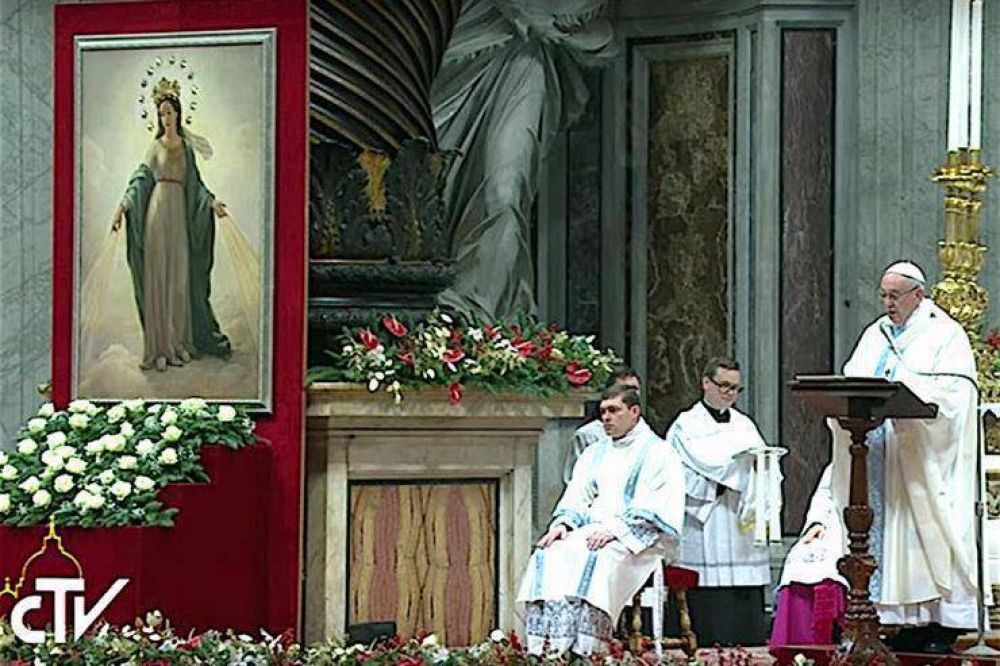 Francisco en la primera misa de 2017: �Mar�a es nuestra madre, no somos hu�rfanos�