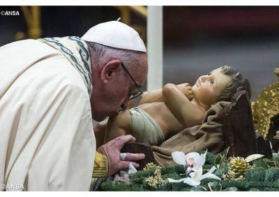 El Papa en la Solemnidad de la Madre de Dios: �la mirada maternal de Mar�a nos libra de la orfandad�