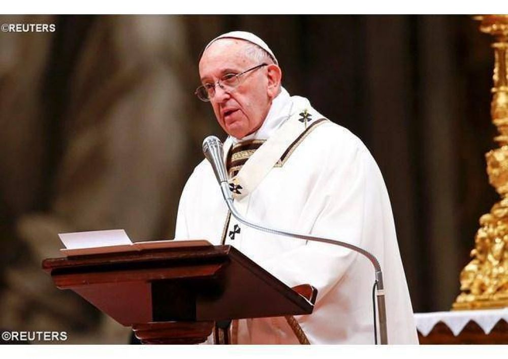�Dios se involucra involucr�ndonos, haci�ndonos parte de su obra�, el Papa en las V�speras de Mar�a Madre de Dios