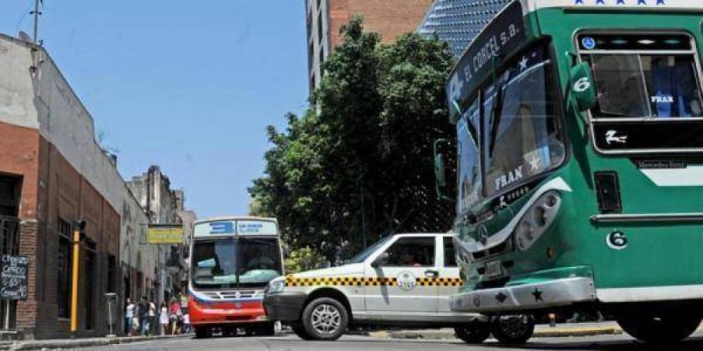 Desde hoy rige el aumento en la tarifa de colectivos y taxis