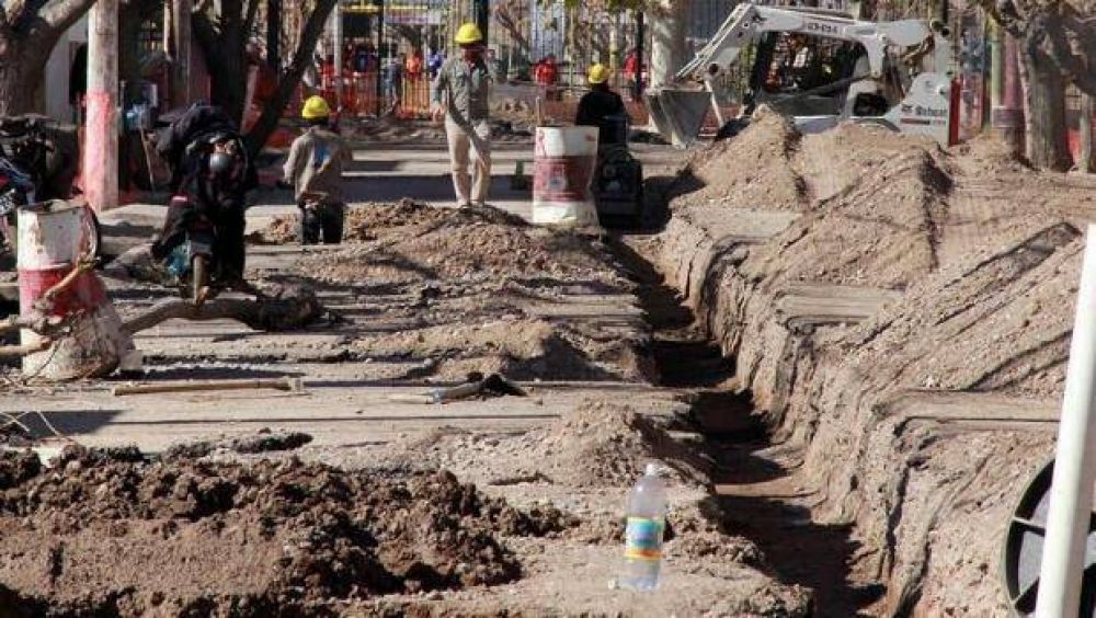 Cloacas, plazas y casas, obras claves en los departamentos para el 2017