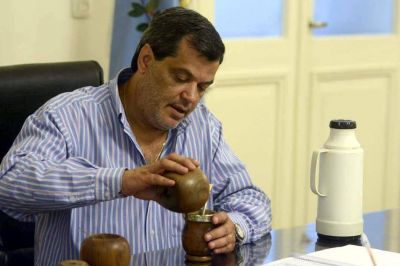 N�stor Par�s: �No son �pocas para mirar sectores sino para gobernar�