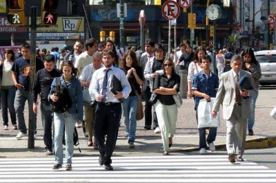 M�s de la mitad de los argentinos arranca 2017 con pesimismo sobre la econom�a que viene