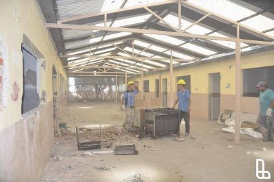 Durante el verano reparar�n unas 30 escuelas de Lan�s