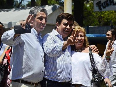 Fernando Espinoza: �Las f�bricas cierran sus puertas todos los d�as en el gran Buenos Aires�