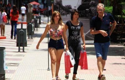 Con el impulso de los �ltimos d�as del a�o, los comercios minoristas pudieron igualar ventas de 2015