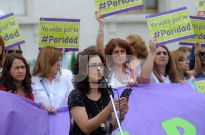 Las mujeres llevan al gobernador el pedido de paridad