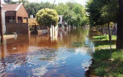Salto: Baj� el r�o y desinfectan zonas afectadas pero aun hay evacuados