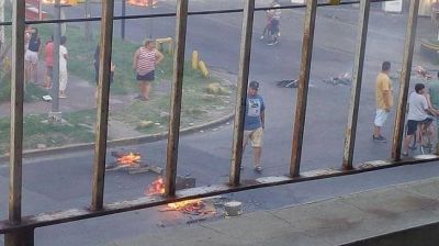 SIN LUZ Y SIN AGUA EN VARIAS ZONAS DE LANUS