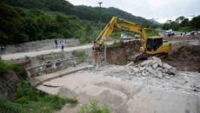 Las obras para prevenir inundaciones contin�an en toda la provincia