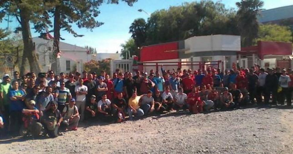 Petroleros reclaman por sueldos mal liquidados
