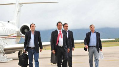 El avi�n de Scioli no declaraba los nombres de los pasajeros en los viajes de cabotaje