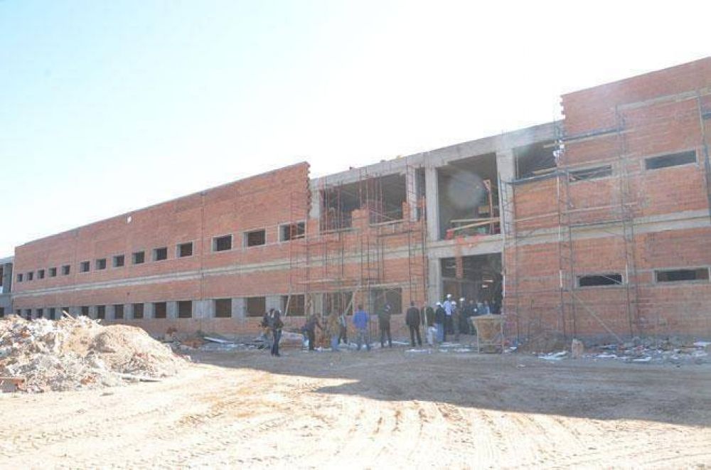 Terminar el nuevo hospital costar� m�s de 613 millones