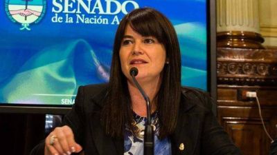 Kunath pide informe a Macri por los despidos en el Ministerio de Educaci�n	 