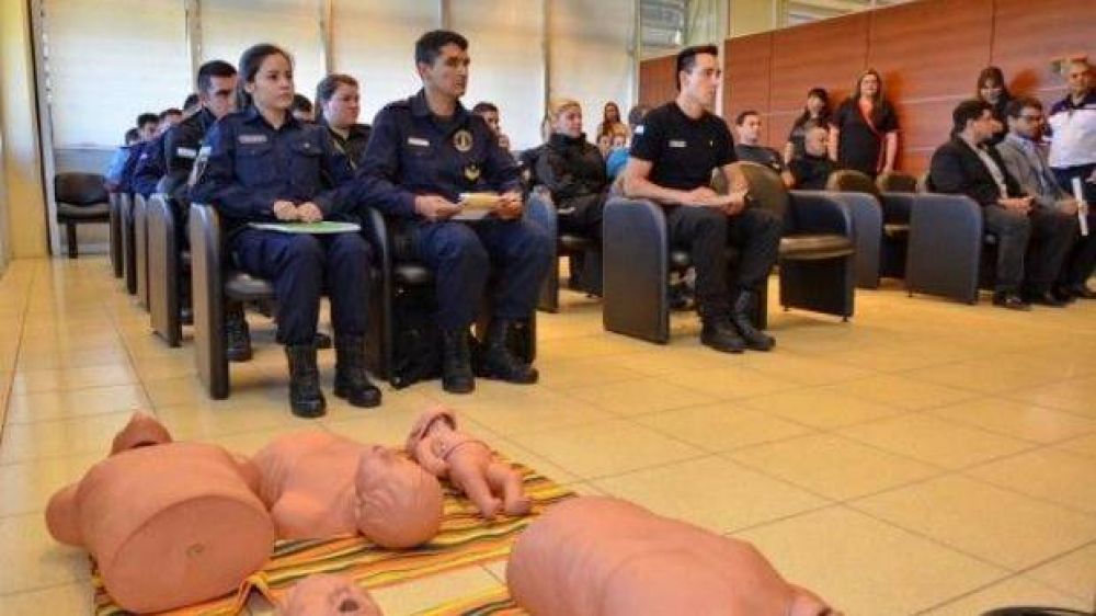 Primera Capacitaci�n en RCP y Primeros Auxilios para la Polic�a de San Juan