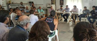 El Intendente se reuni� con vecinos de Los Cha�ares y prometi� solucionar problemas del sector