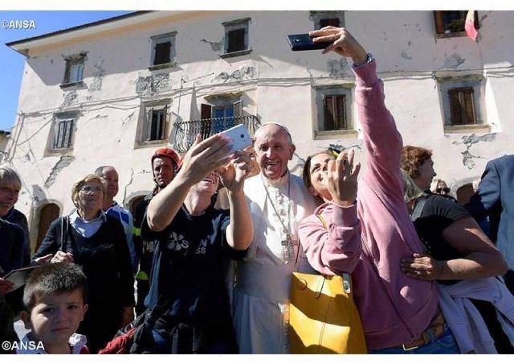 Cercana del Papa con las personas afectadas por el terremoto en el Centro de Italia