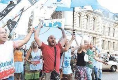 Paro por tiempo indeterminado de ATE por los despidos en el �rea de Educaci�n