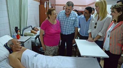 Jaldo entreg� equipamiento en el hospital de Los Ralos