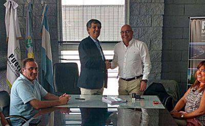 Firmaron contrato y el dragado del puerto comenzar�a en 10 d�as