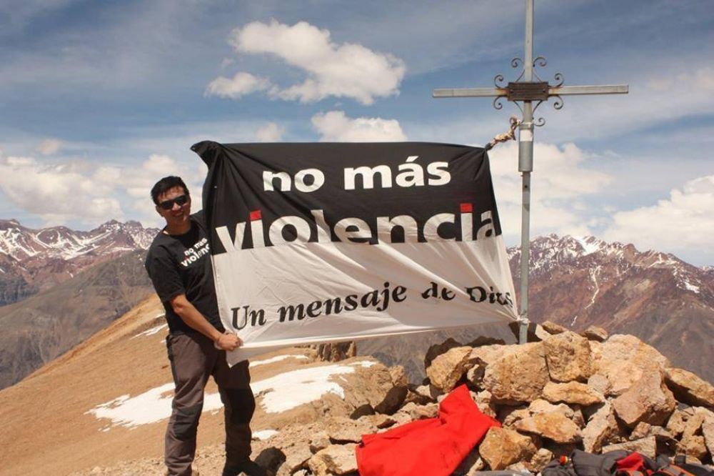 Alcanzar el Aconcagua, una de las 30 cumbres de paz por Argentina