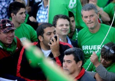 Bruera, a un paso de la detenci�n: lo fueron a buscar pero no estaba