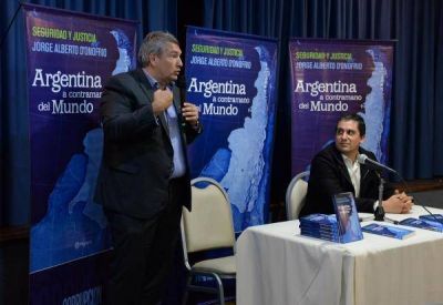 Desde el Senado, el massismo cruz� muy duro a la Gobernadora