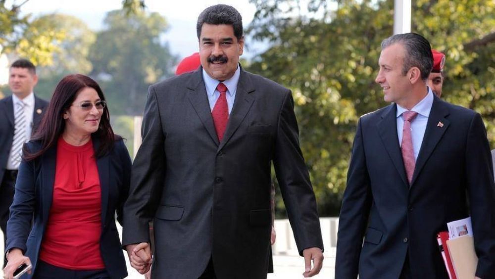 Maduro nombra nuevo vice, su relevo si fuera revocado en 2017
