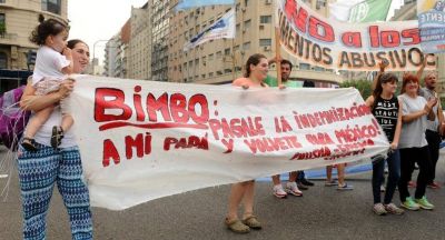 Original protesta en el Obelisco contra la mexicana Bimbo