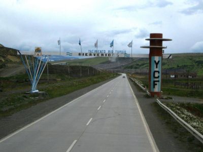 En Rio Turbio despidieron 79 empleados de los Yacimientos Carbon�feros