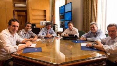 El Gobierno quiere bajar costos laborales y blanquear a los que est�n en negro