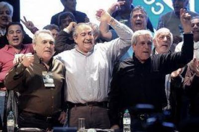 Schmid: �Si se profundizan cesant�as y suspensiones habr� reuni�n de emergencia de la CGT�