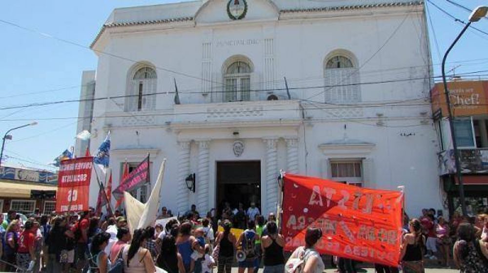 Pilar: Marcha al Municipio por la reincorporacin de una trabajadora